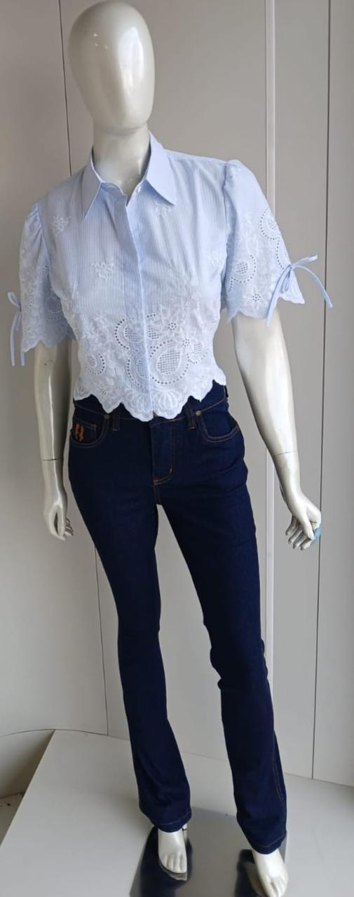 Camisa Cropped em Laise Azul
