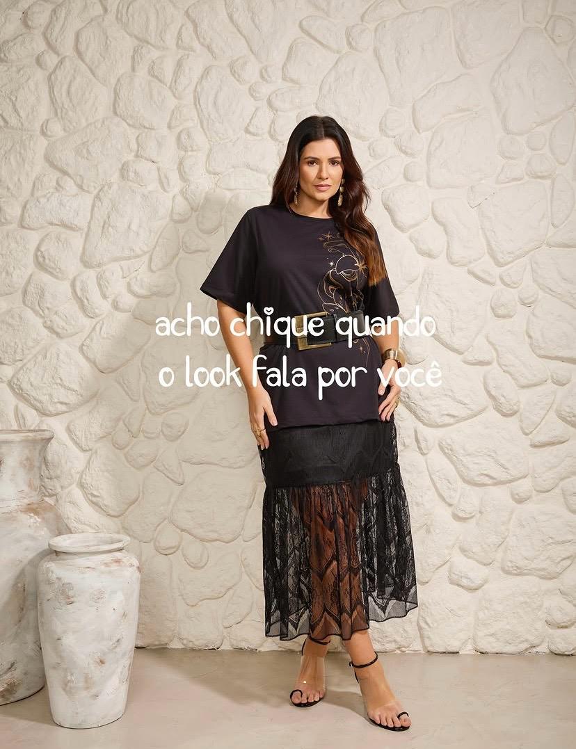 Conjunto Preto com Saia Midi em Renda